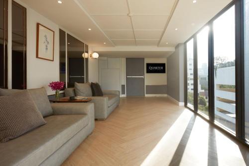 Hotel The Quarter Ploenchit By Uhg Bangkok Esterno foto